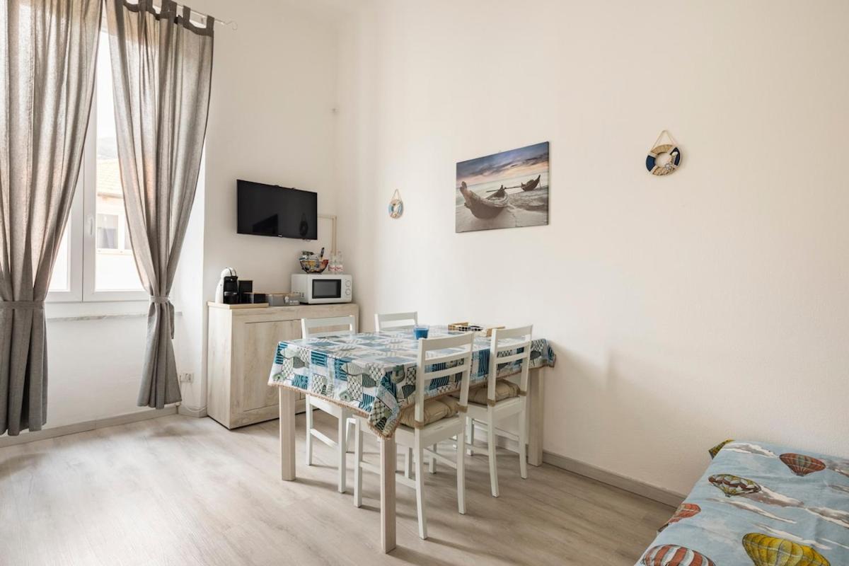 Leo Holiday Homes Deiva Marina Exterior foto